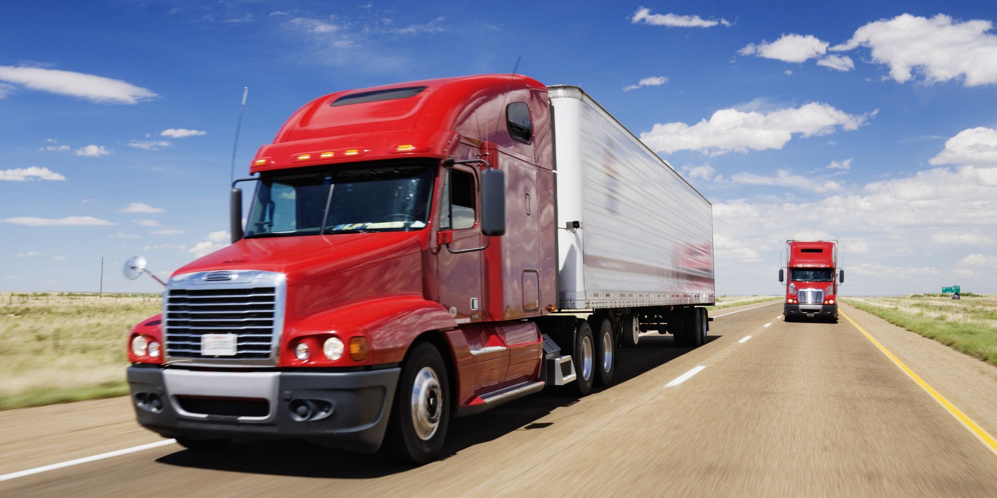 Des camions sur la route